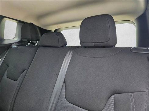 Used 2023 Jeep Renegade Latitude AWD/4WD image 13