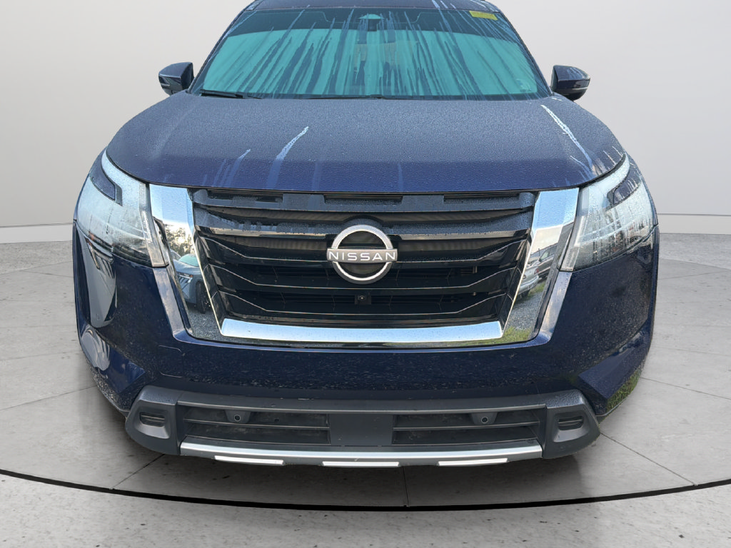 Used 2023 Nissan Pathfinder Platinum w/ Cargo Package AWD/4WD image 3
