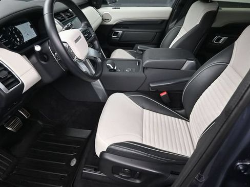 Used 2024 Land Rover Discovery Metropolitan Edition AWD/4WD image 10
