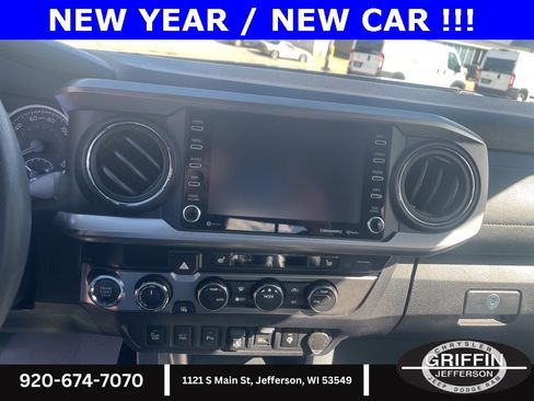 Used 2020 Toyota Tacoma Limited image 9