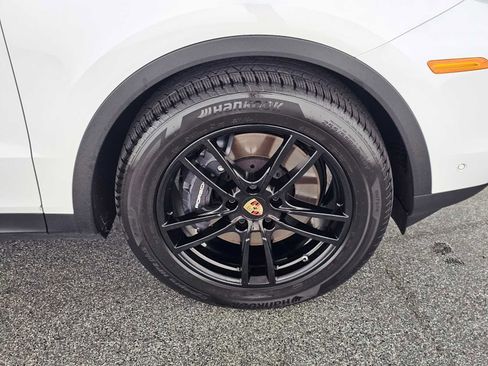 Used 2025 Porsche Cayenne image 9