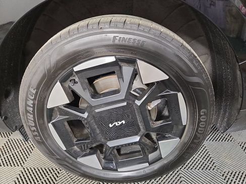 Certified 2026 Kia Carnival EX FWD image 10