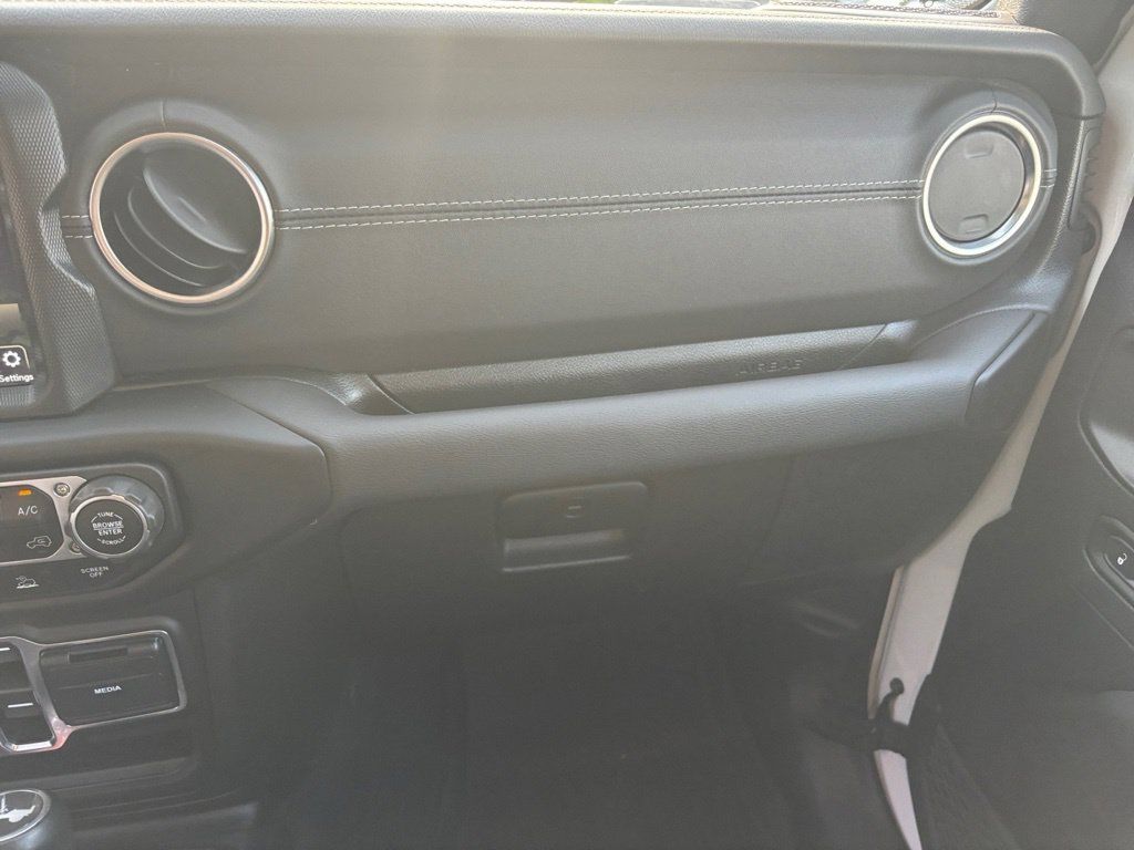 Used 2021 Jeep Wrangler Unlimited Sahara AWD/4WD image 17