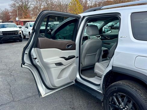 Used 2019 GMC Acadia SLT image 18