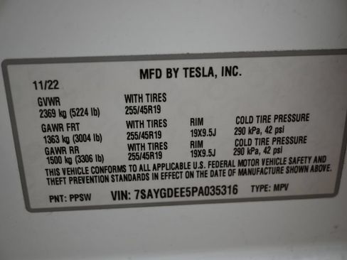 Used 2023 Tesla Model Y Long Range AWD/4WD image 43