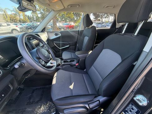 Used 2025 Kia Soul LX w/ LX Technology Package image 23
