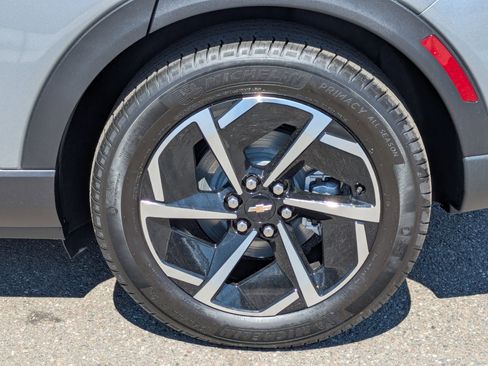 Used 2026 Chevrolet Equinox EV LT image 9