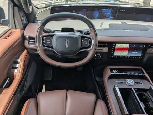 New 2026 Lincoln Navigator L Reserve AWD/4WD image 17