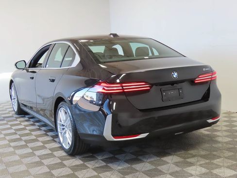 Used 2024 BMW 530i RWD image 3