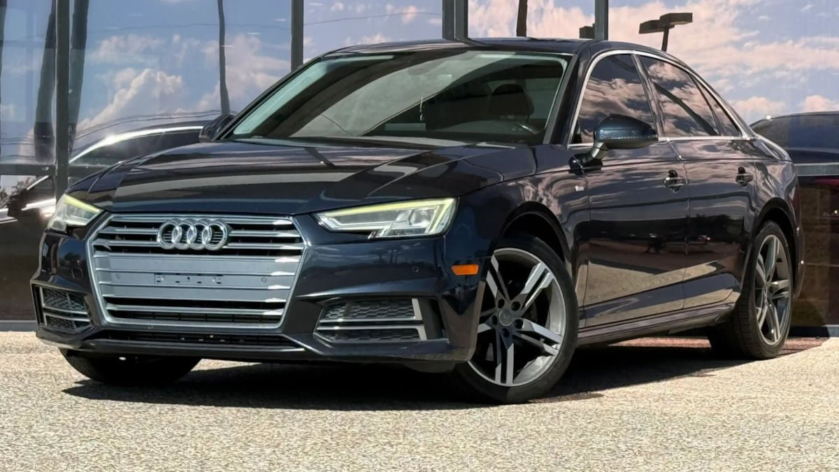 Used 2018 Audi A4 2.0T Ultra Premium Plus w/ Premium Plus Package FWD image 2