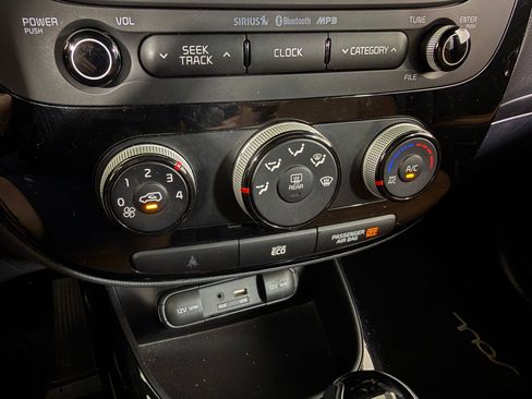 Used 2015 Kia Soul ! w/ Umber Package 1 FWD image 22