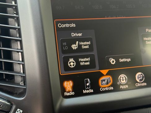 Used 2015 Jeep Cherokee Latitude w/ Cold Weather Group AWD/4WD image 20