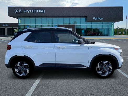 New 2026 Hyundai Venue SEL FWD image 9