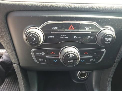 Used 2017 Dodge Charger R/T RWD image 19