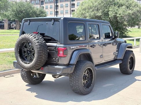 Used 2018 Jeep Wrangler Unlimited Sahara w/ Safety Group AWD/4WD image 4