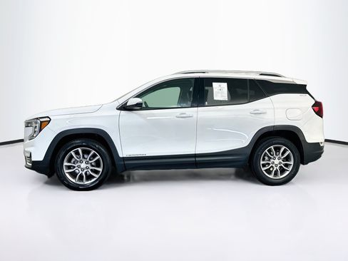 Used 2024 GMC Terrain SLT AWD/4WD image 4