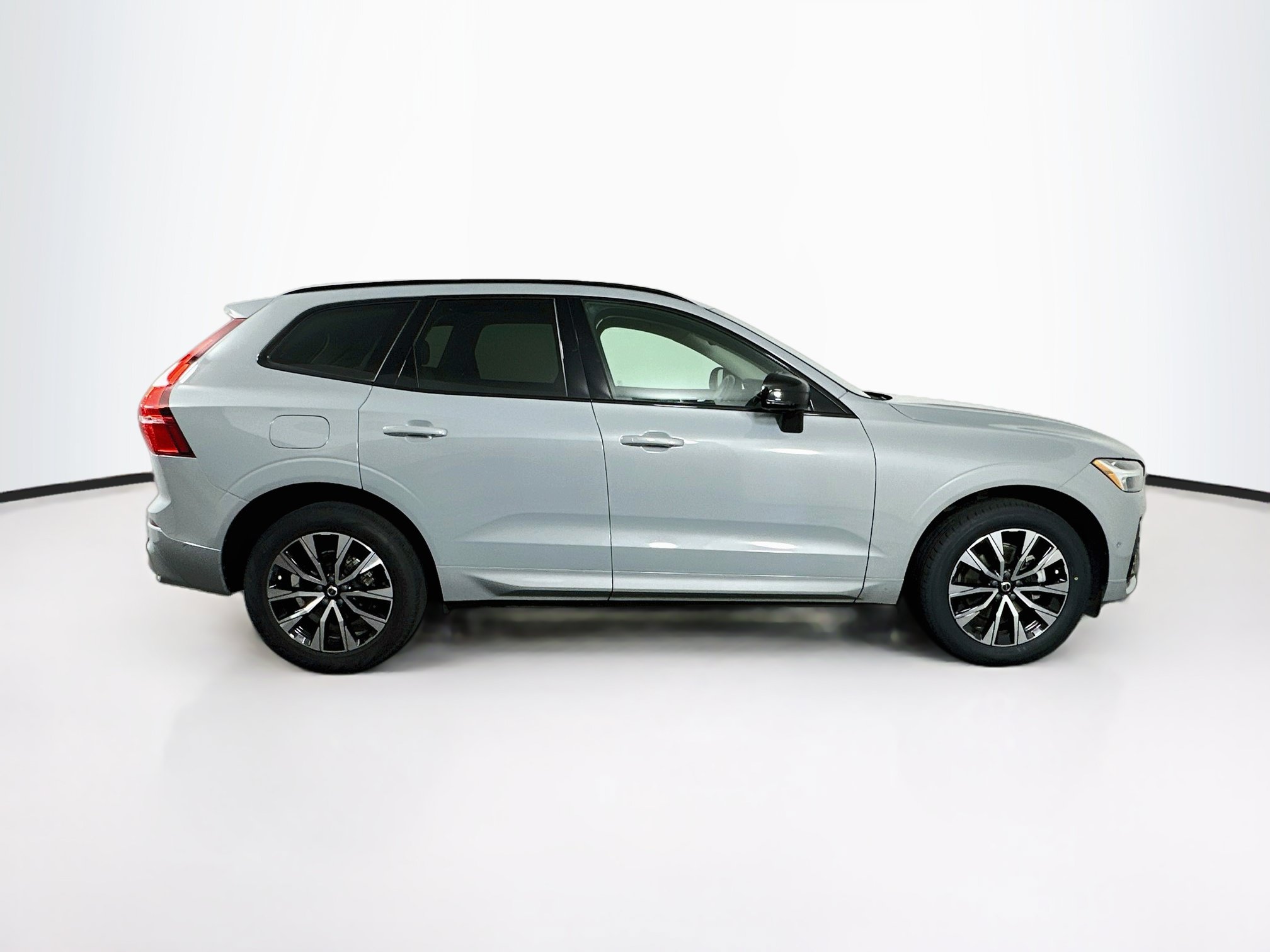 Used 2024 Volvo XC60 B5 Plus w/ Protection Package Premier AWD/4WD image 10