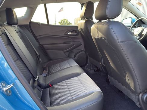 Used 2025 Chevrolet Trax LT w/ Driver Confidence Package FWD image 11