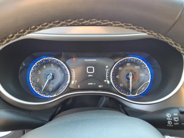 Used 2024 Chrysler Pacifica Touring-L FWD image 18