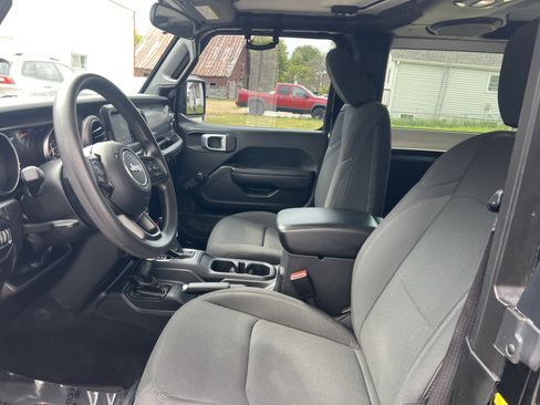 Used 2022 Jeep Wrangler Sport AWD/4WD image 6