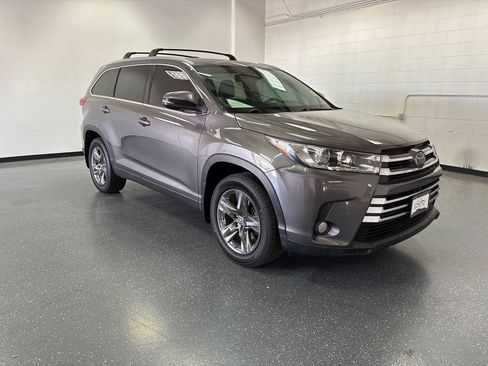 Used 2017 Toyota Highlander Limited Platinum AWD/4WD image 2