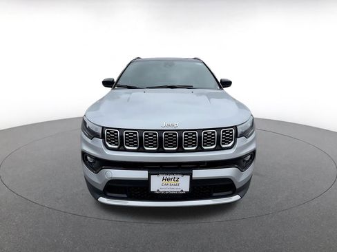 Used 2025 Jeep Compass Limited image 4