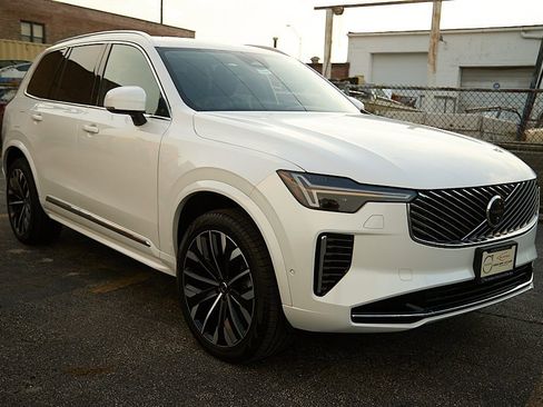 New 2025 Volvo XC90 B6 Plus w/ Protection Package Premier image 4