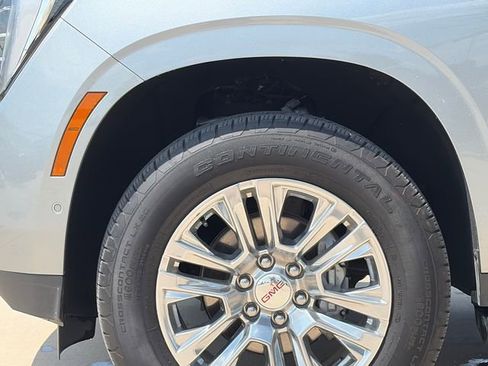Used 2025 GMC Yukon XL Denali AWD/4WD image 5