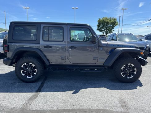Used 2024 Jeep Wrangler Unlimited Rubicon 4xe w/ Technology Group AWD/4WD image 2