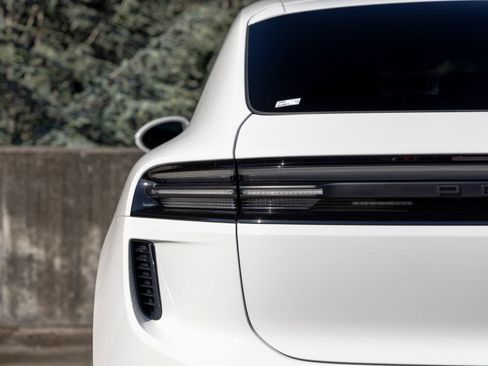 New 2025 Porsche Macan Turbo Electric AWD/4WD image 20