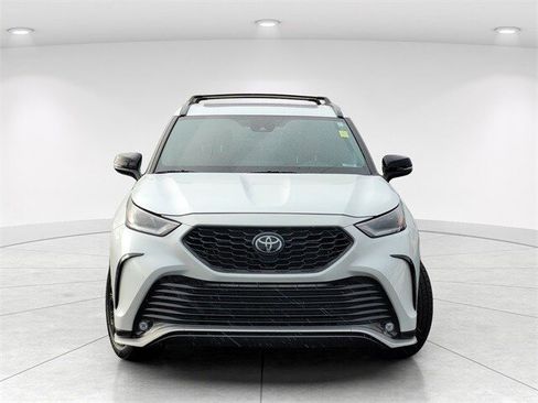 Used 2023 Toyota Highlander L image 2