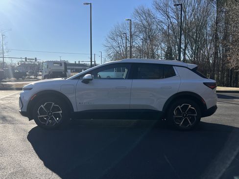 New 2026 Chevrolet Equinox EV LT image 6