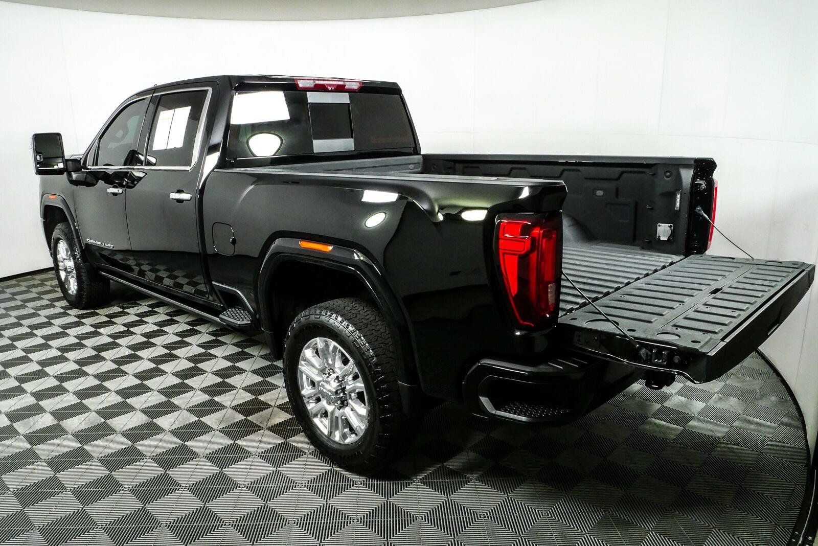Used 2023 GMC Sierra 2500 Denali w/ Denali Ultimate Package AWD/4WD image 33