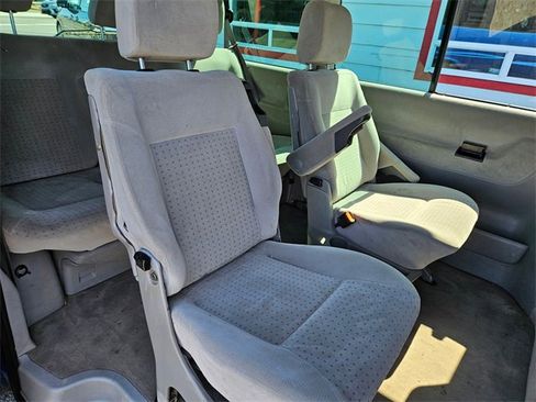 Used 2002 Volkswagen Eurovan GLS image 12