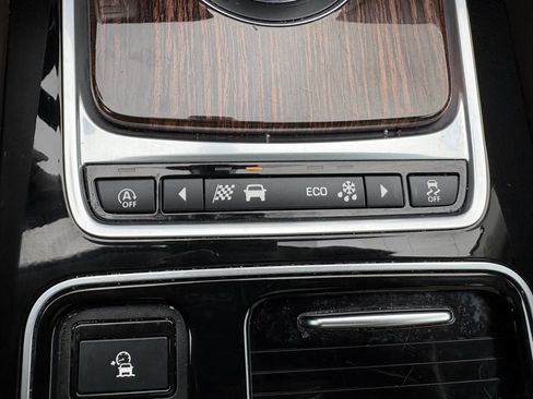 Used 2018 Jaguar F-PACE Prestige image 16