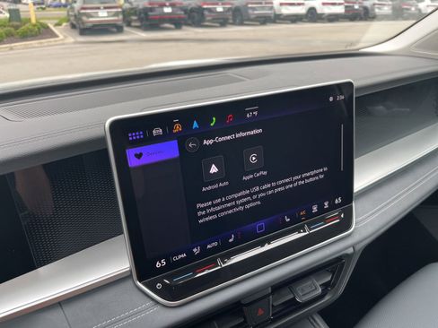 Certified 2025 Volkswagen Tiguan SE AWD/4WD image 22