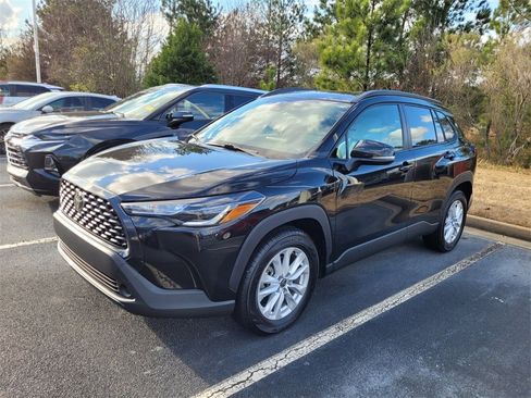 Used 2022 Toyota Corolla Cross LE image 3