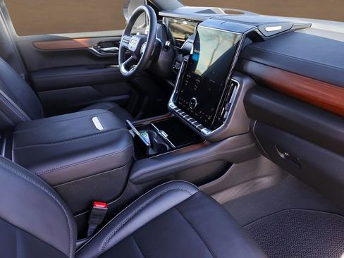 Used 2025 GMC Yukon Denali image 29