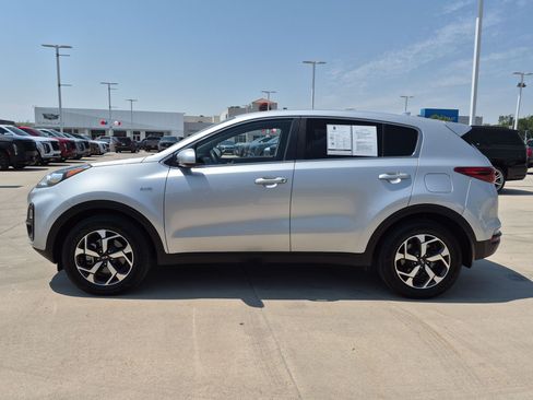Used 2020 Kia Sportage LX AWD/4WD image 2
