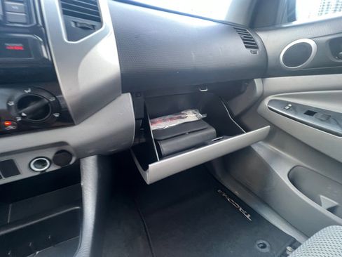 Used 2015 Toyota Tacoma 4x4 Access Cab V6 w/ TRD Off-Road Package image 21