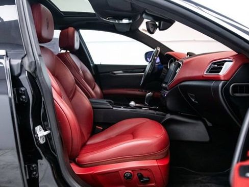 Used 2018 Maserati Ghibli S Q4 AWD/4WD image 13