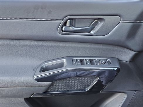 New 2025 Nissan Pathfinder SV image 28