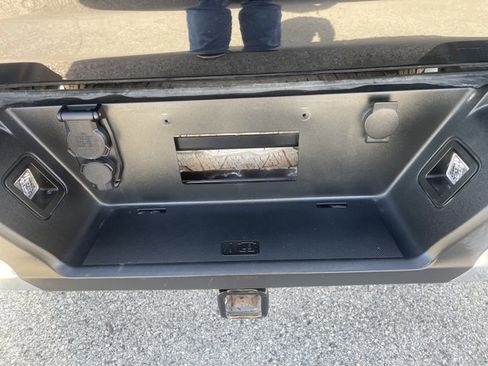 Used 2022 Ford F150 Lariat image 13