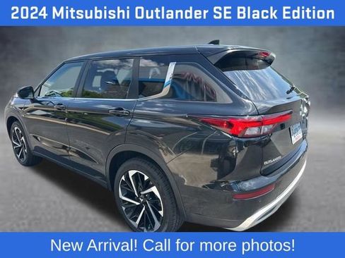 Used 2024 Mitsubishi Outlander SE Black Edition FWD image 4