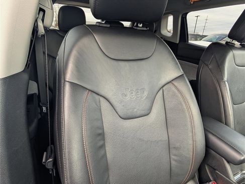 Used 2022 Jeep Compass Latitude image 16