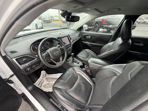 Used 2022 Jeep Cherokee Latitude Lux w/ Mopar Interior Package image 10