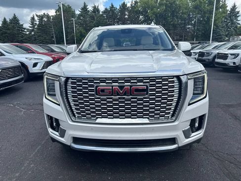Used 2023 GMC Yukon Denali AWD/4WD image 3