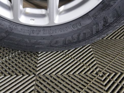 Used 2024 Chrysler Pacifica Touring-L image 23