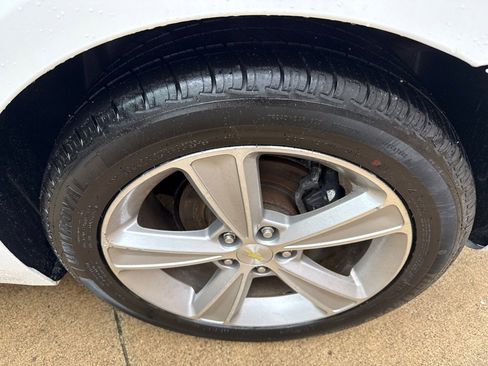 Used 2014 Chevrolet Cruze LT image 17