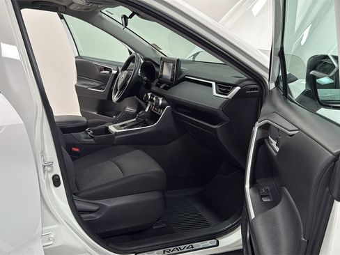 Used 2022 Toyota RAV4 XLE image 18